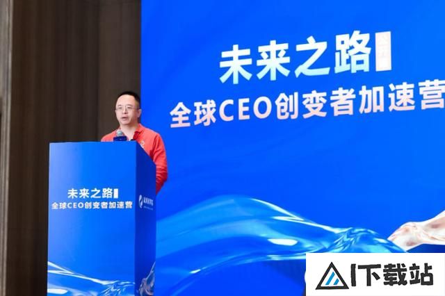周鸿祎风马牛演讲谈AI：2025年是智能体之年分三大步骤六大方向