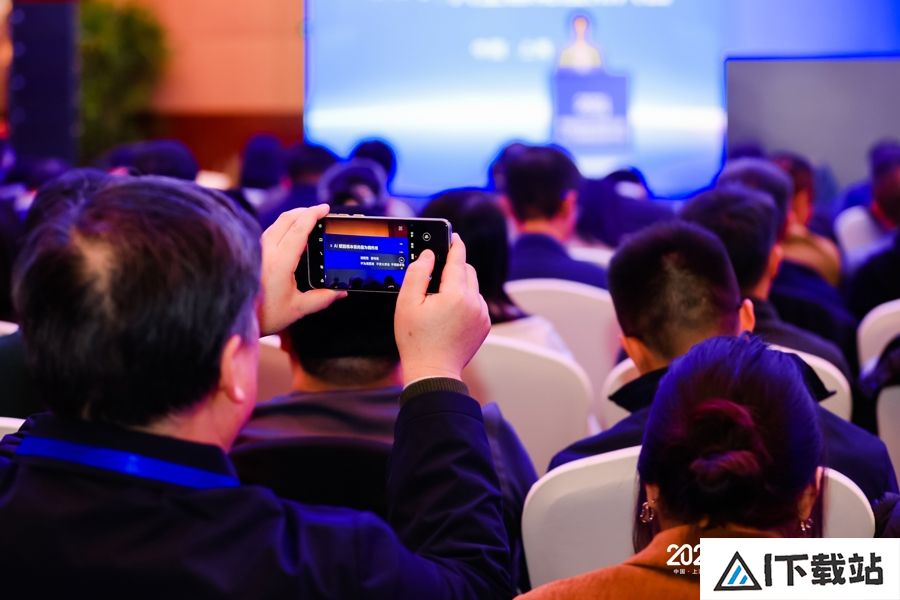记者们别慌！AI新闻崭露头角，但这些技能它还没学会