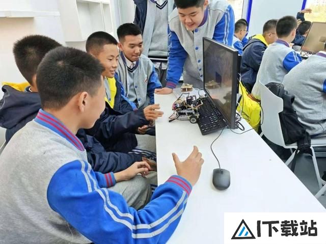 逐梦科技星辰,共绘人工智能画卷——济南五中开展科技教育实践活动 逐梦科技星辰,共绘人工智能画卷——济南五中开展科技教育实践活动