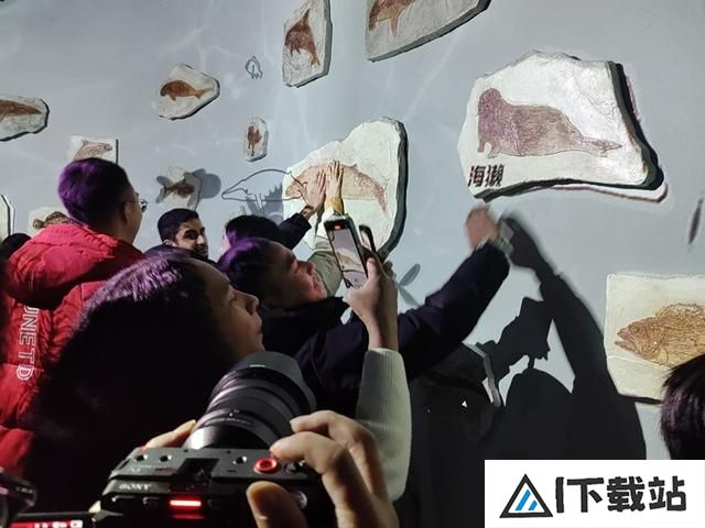 触手可及的人工智能带外国记者穿越“时空旅程” 触手可及的人工智能带外国记者穿越“时空旅程”