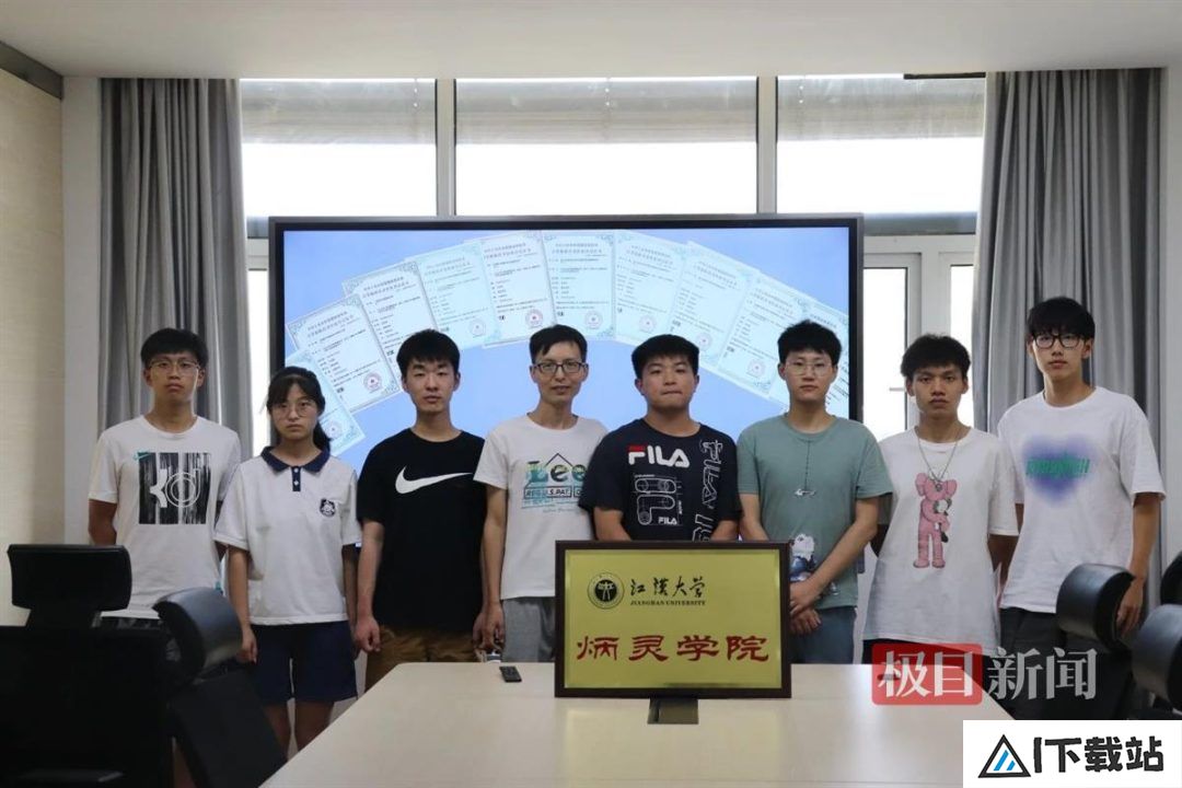 本科就在人工智能顶级会议发表论文，他从江大直博香港科技大学