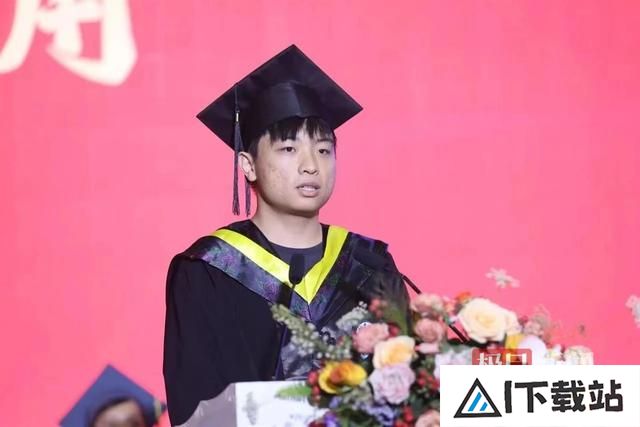 本科就在人工智能顶级会议发表论文，他从江大直博香港科技大学