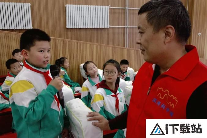 “滨海科学城”——人工智能机器人科技志愿服务走进欣嘉园实验小学 “滨海科学城”——人工智能机器人科技志愿服务走进欣嘉园实验小学