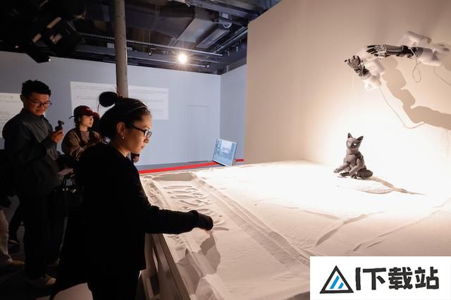当蔡国强“指导”AI创作:灵魂扫描,灵**集 当蔡国强“指导”AI创作:灵魂扫描,灵**集