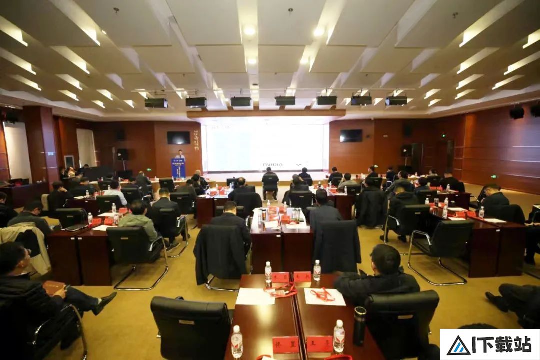 强化AI基座发展国产人工智能生态