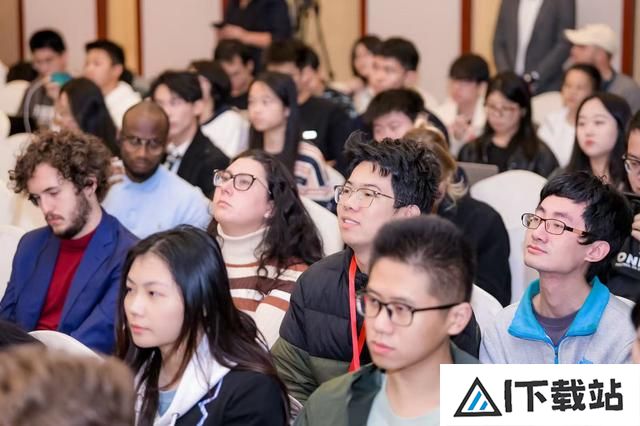中新人工智能前沿与治理研讨会上,中国、新加坡两国院士为何要给AI“泼冷水”? 中新人工智能前沿与治理研讨会上,中国、新加坡两国院士为何要给AI“泼冷水”?