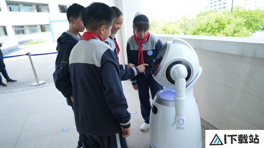人工智能课程进课表,校园打造智能学习空间,这些学校让AI全面赋能学生成长 人工智能课程进课表,校园打造智能学习空间,这些学校让AI全面赋能学生成长
