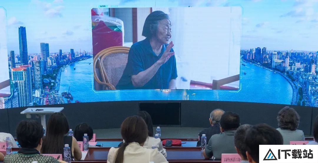 AI学生课堂:上海师范大学首个大模型模拟教学实践 AI学生课堂:上海师范大学首个大模型模拟教学实践