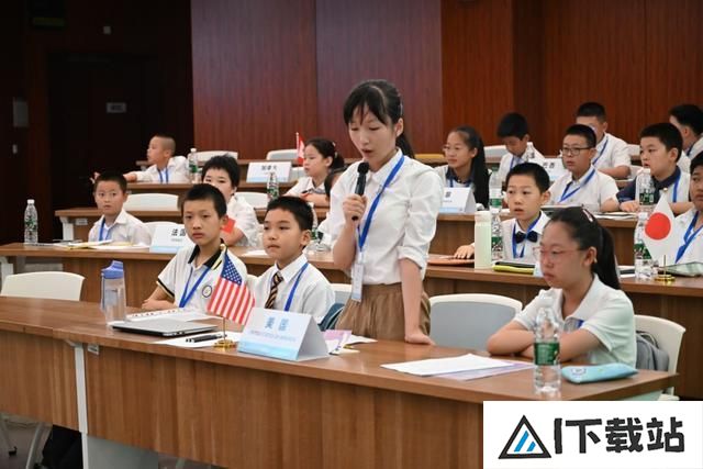 小小模拟联合国峰会:孩子们探索AI技术的未来 小小模拟联合国峰会:孩子们探索AI技术的未来
