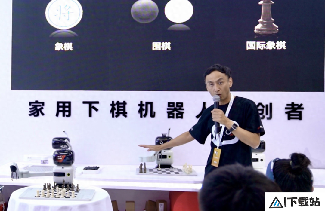首个家庭国际象棋机器人来了！抓鹌鹑蛋都不会破