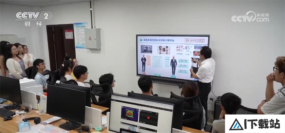 我国推动“AI+X”跨界人才培养 人工智能就业前景让相关专业热度持续攀升