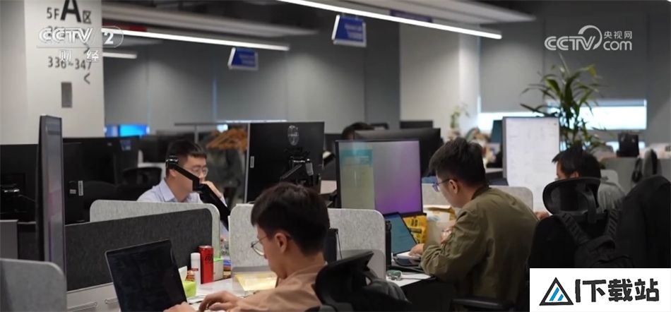 我国推动“AI+X”跨界人才培养 人工智能就业前景让相关专业热度持续攀升