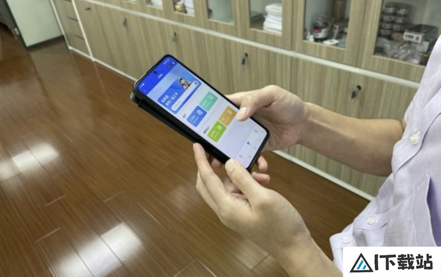 AI正在帮社工，也在“卷”社工