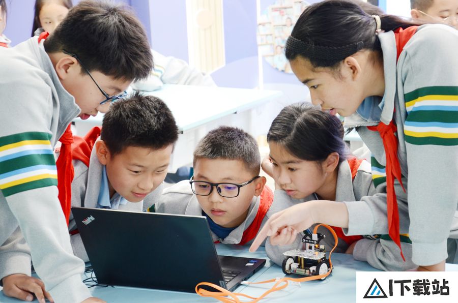 人工智能课程进课表，校园打造智能学习空间，这些学校让AI全面赋能学生成长