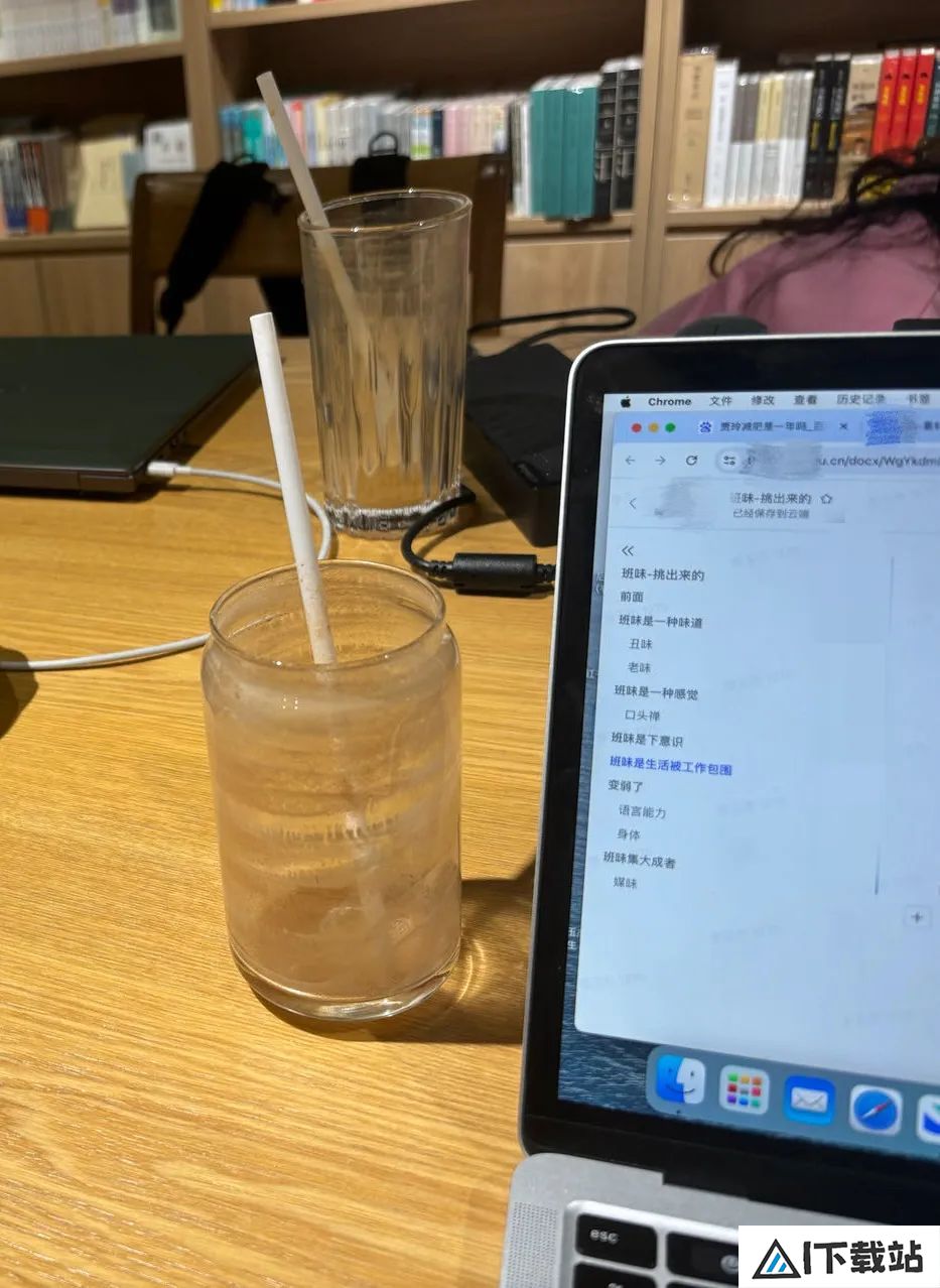 “这不是AI，这是爱”：30万人在互联网上找到了理想妈妈