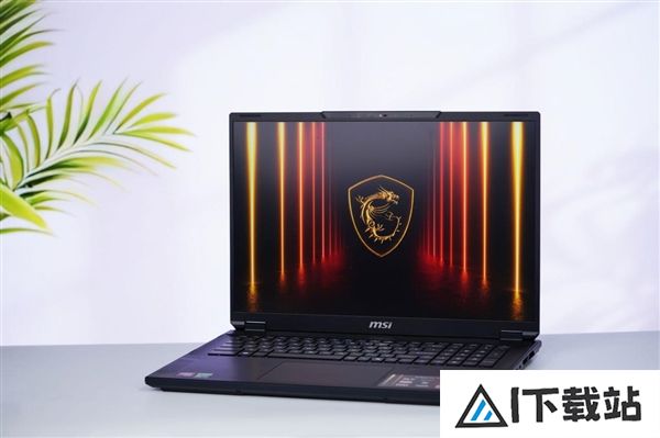 RTX5090+4KMiniLED屏！微星绝影18AI+锐龙版2025图赏